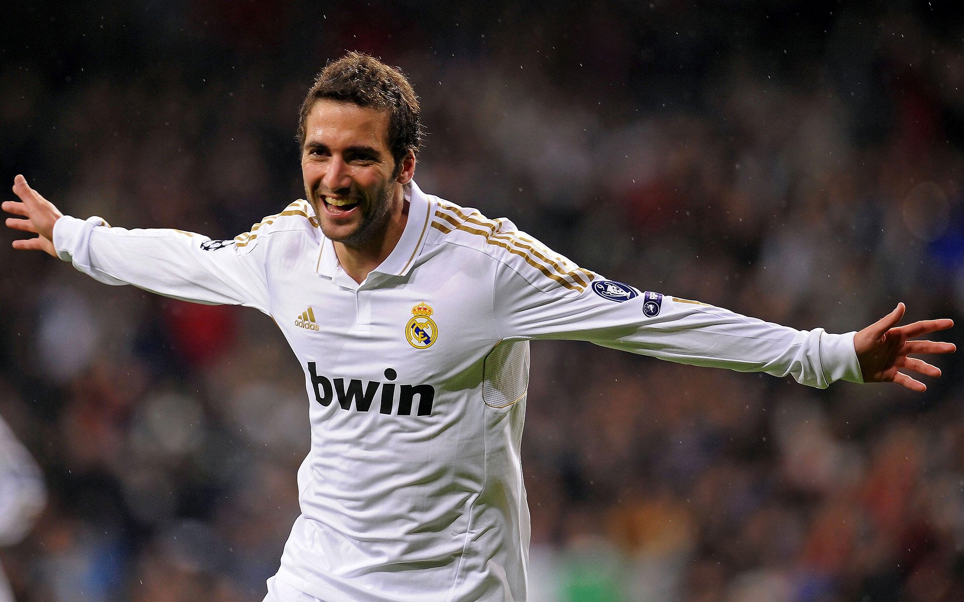 控球阵型与防守阵型快速切换，控球战术阵型